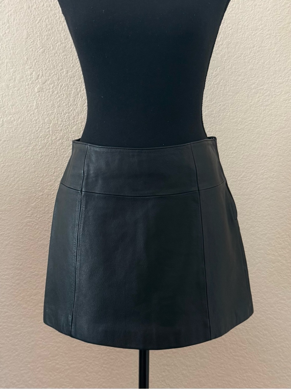 Vintage 90s-Y2K Wilsons Leather Black Paneled Mini Skirt Size 4